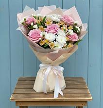 Букет цветов из:  Гвоздики, Орхидеи и Розы #REPLACE_PRED# Кучерле