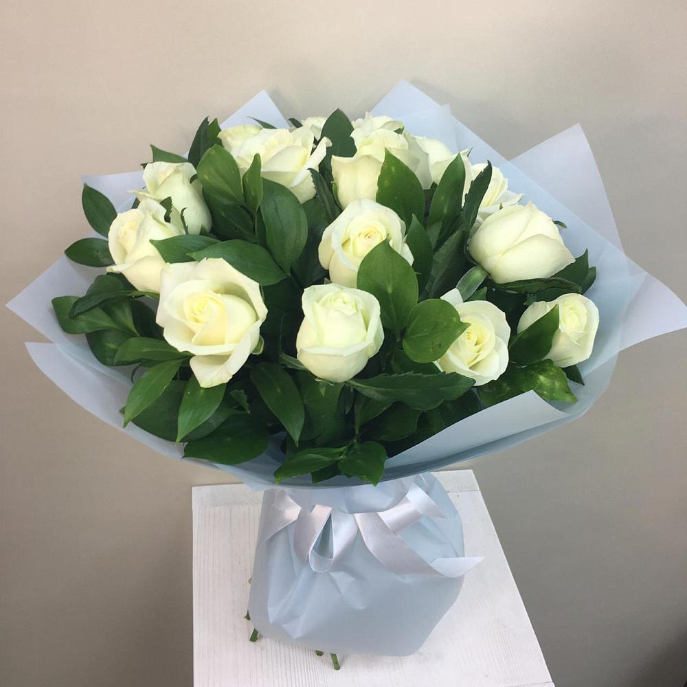 Букет 15 Белых роз Проуд в Кучерле
