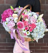 Композиция солнечный день в Кучерле Цветочная композиция из Розы, Хризантемы, Пионы и Лизиантусы в корзине в Кучерле
