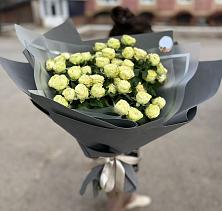 Букет Белые кустовые розы Солинеро в Кучерле