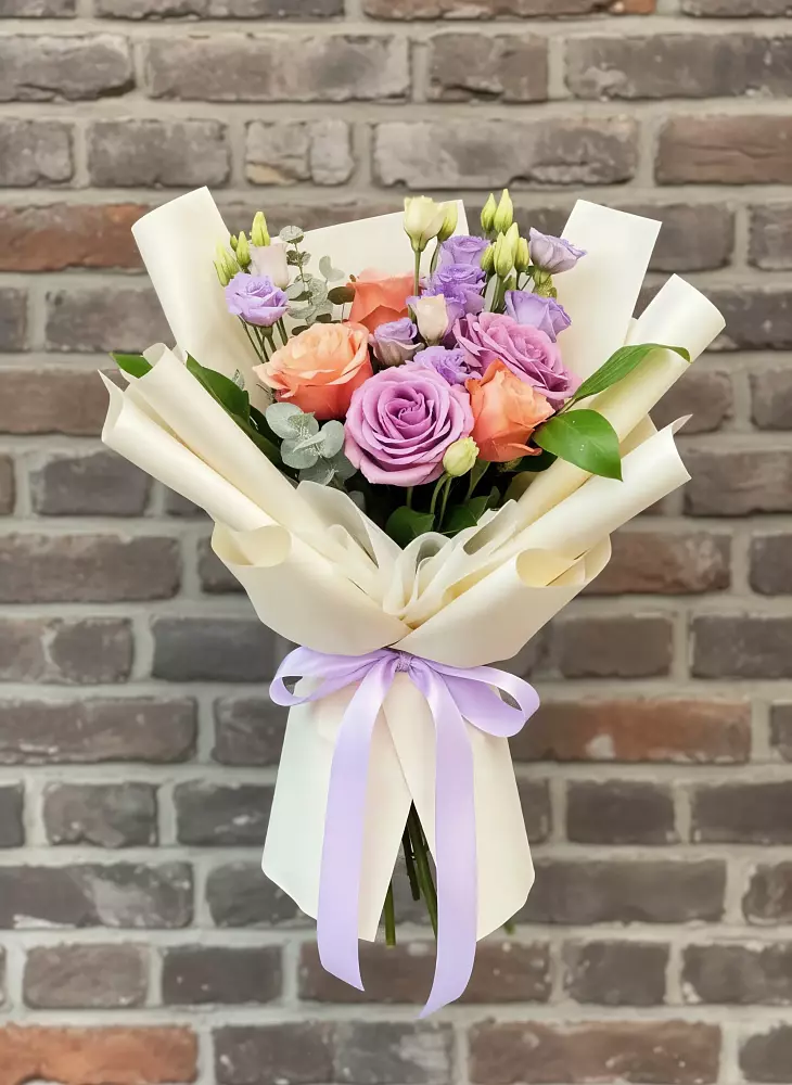 Букет цветов из: Лизиантусы и Розы в Кучерле