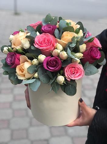 Цветочная композиция из Розы в шляпной коробке в Кучерле