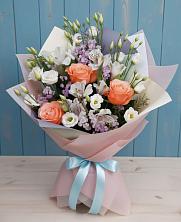 Букет цветов из:  Лизиантусы, Розы, Альстромерии и Гипсофила в Кучерле