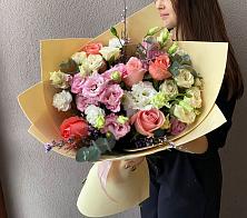 Букет цветов из:  Розы, Лизиантусы и Гвоздики в Кучерле