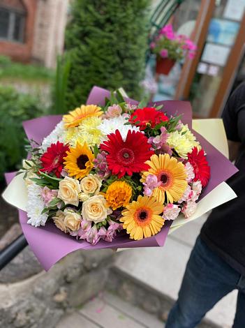 Букет цветов из: Герберы, Ромашки, Хризантемы, Розы и Подсолнухи в Кучерле