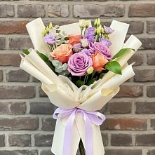 Букет цветов из:  Лизиантусы и Розы в Кучерле