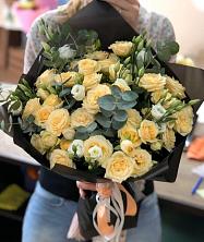Букет птица счастья в Кучерле Букет цветов из: Розы и Лизиантусы в Кучерле