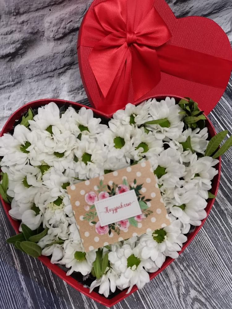 Цветочная композиция из Хризантемы в виде сердца в Кучерле