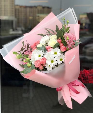 Букет цветов из: Розы, Лизиантусы и Хризантемы в Кучерле