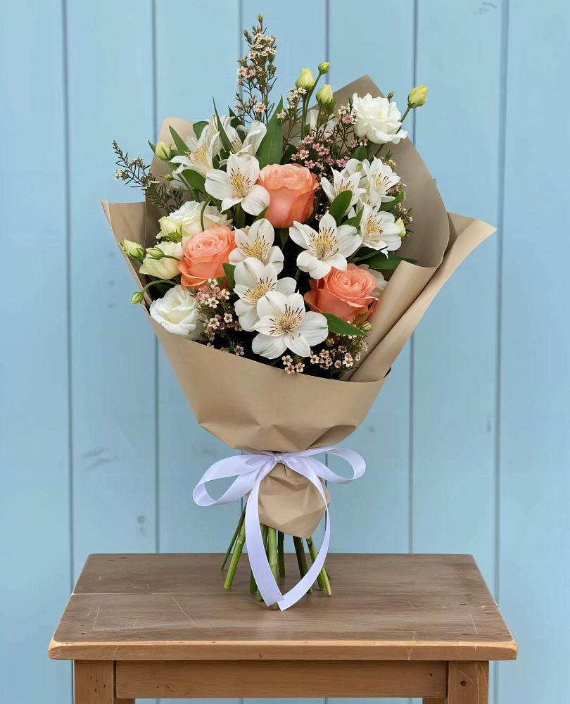 Букет цветов из: Альстромерии, Лизиантусы, Розы и Хризантемы в Кучерле