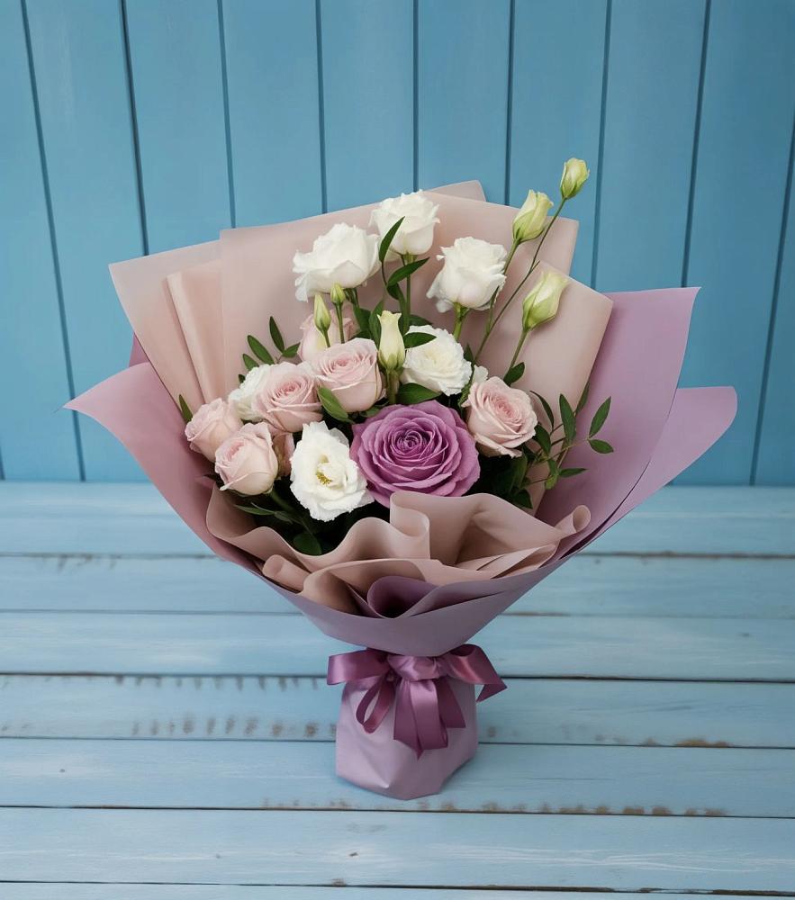 Букет цветов из: Розы и Лизиантусы в Кучерле